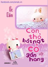 Con thỏ bắt nạt cỏ gần hang